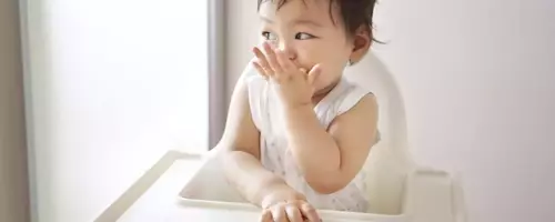 First Solid Foods for Babies Without Teeth