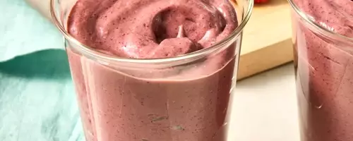 Berry, Avocado, and Spinach Smoothie: A High-Fiber Breakfast