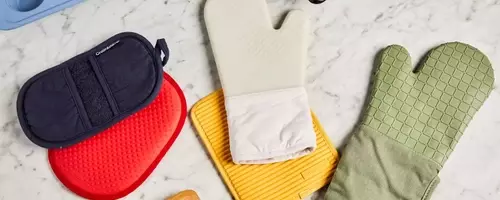 The Best Oven Mitts and Pot Holders to Protect Your Hands