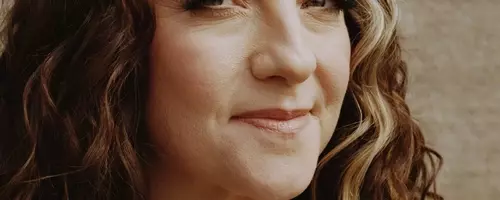 Ashley McBryde: From Nashville Aspirations to Stardom