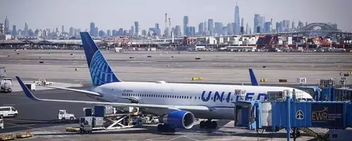 United Airlines Jet Collides with Light Pole and Truck Near Newark Airport During Landing