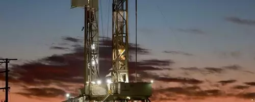 Oil Giants Maintain Production Stability Amid Soaring Prices