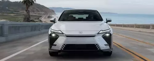 2026 Lexus ES Hybrid Drive Review: Maintaining Core Luxury with Modern Upgrades
