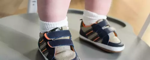 Choosing the Best Footwear for Babies and Toddlers: A Comprehensive Guide