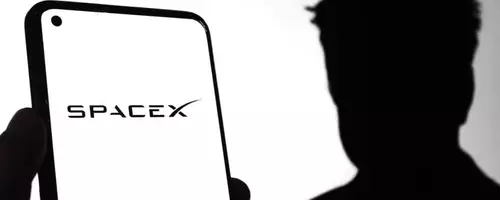 SpaceX's 'Meme Stock' Status Declines Amidst Analyst Warnings