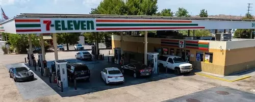 7-Eleven's Fuel Discount Strategy Outpaces Competitors Amidst Fluctuating Gas Prices