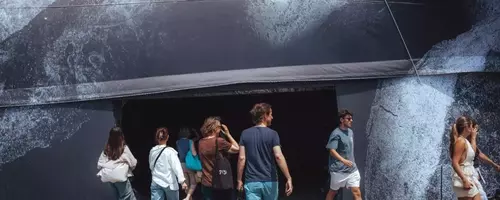 Pont Neuf Transformed into "La Caverne du Pont Neuf"