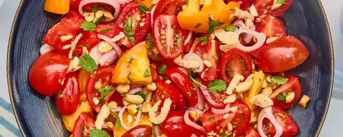 Crispy Tomato Salad: A Delightful Blend of Flavors and Textures
