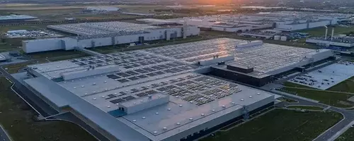 Mercedes-Benz Boosts Hungarian Production with €1 Billion Expansion