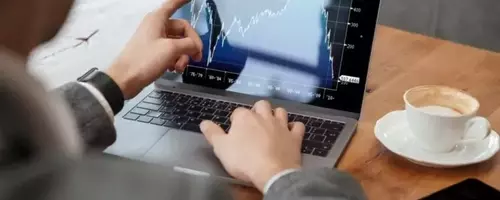 Coinbase's Chief Legal Officer Paul Grewal Departs Amidst Market Shifts
