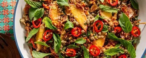Refreshing Lentil and Peach Salad with Zesty Lemongrass Dressing