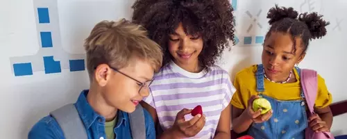 Navigating the Social Dynamics of School Lunchrooms