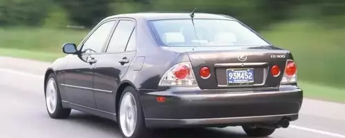 2001 Lexus IS300: A BMW 3-Series Challenger