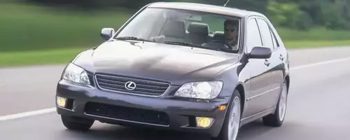 2001 Lexus IS300: A Comprehensive Review of Performance and Design