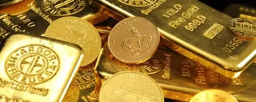 Gold Prices Steady Above $4,000 Amidst Mideast Diplomacy and Fed Speculation