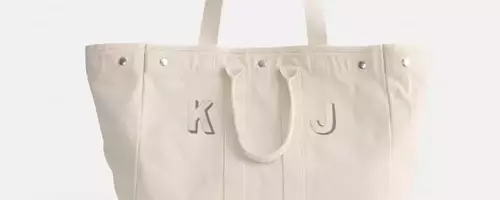The Alex Mill Tote: A Fashion Essential for Everyday Life and Travel