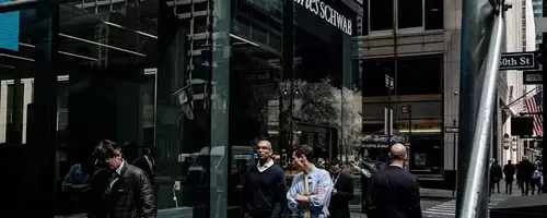 Morgan Stanley Reaffirms Bullish Stance on Schwab After Strong Earnings