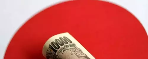 Yen Faces Significant Weekly Decline Amidst Dollar Surge
