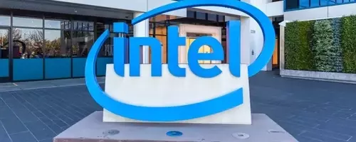 Intel's Valuation Concerns Amidst Operational Progress