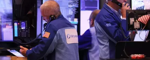 Understanding Leveraged and Non-Leveraged Nasdaq ETFs: QQQ vs. TQQQ