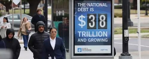 US Debt Surges, Fueling Investor Shift to Bitcoin and Gold