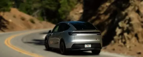 2027 Tesla Model Y L Premium: An Expanded Electric SUV with Enhanced Features