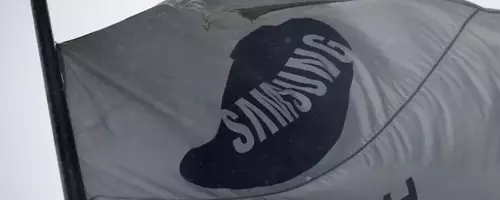 Samsung Investors Demand Share Buyback and Bonus Limits Amidst Stock Decline