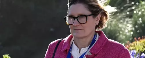 Philadelphia Fed President Weighs Future Rate Adjustments Amid Inflation Concerns
