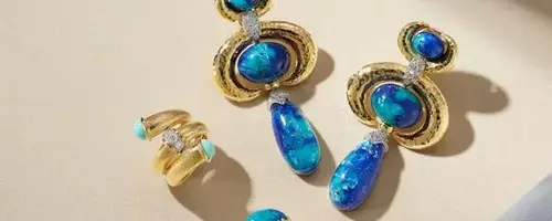 Jewelry Trends: Craftsmanship, Color, and Unique Experiences