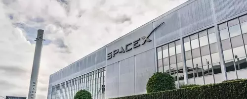 SpaceX's Overvalued Ambitions: A Critical Investment Analysis