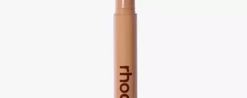 Mastering Lip Enhancement: Contouring vs. Lining for Fuller Lips