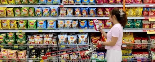 Grocery Retailers Face Store Closures Amidst Shifting Market Dynamics
