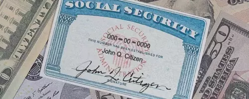 Optimal Social Security Claiming Strategies: Early vs. Delayed Benefits