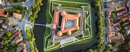 Bill Ackman's Strategic Investments: Targeting Economic Moats at Discounted Valuations