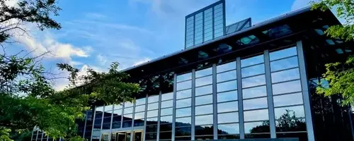 Corning's Strategic Pivot Towards AI Data Centers: Growth Potential vs. Valuation Concerns