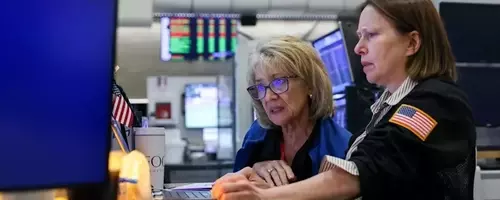 Global Market Downturn: Tech Stocks Decline Amid Rising Borrowing Costs and Geopolitical Tensions