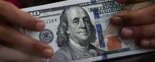 US Dollar Remains Steady Amidst Dovish Federal Reserve Expectations and Global Inflation Concerns