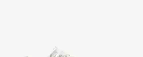 5 Stylish Ways to Pair Sneakers with Jeans for Fall Transition