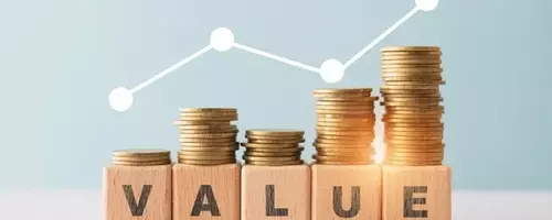 Market Dynamics: Fund Performance Amidst Economic Shifts