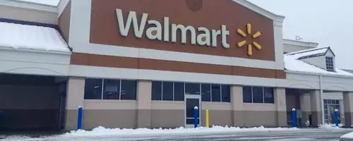 Walmart Shares Dip Amidst Slowest Sales Growth Since 2020, While Rivals Maintain Stability