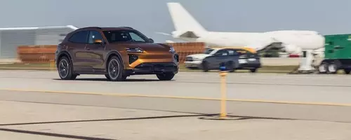 Porsche Cayenne Turbo Electric Outperforms 911 in Acceleration Test