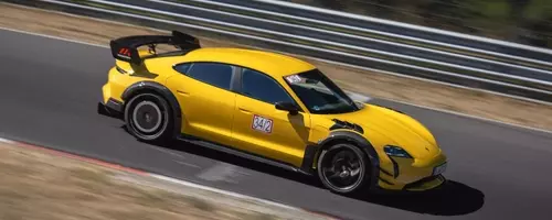 Porsche Taycan Turbo GT: Manthey Racing Kit Elevates Track Performance