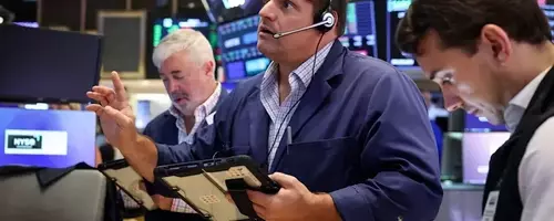 Market Resilience Amidst Trade Tensions: US Stocks Advance Despite Canada's Retaliatory Tariffs