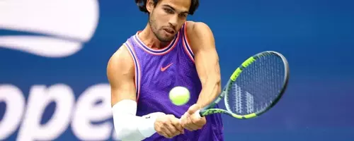 Carlos Alcaraz's Distinctive Style on the Tennis Court