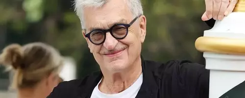 Wim Wenders Clarifies Filmmakers' Political Stance: Art as an Antidote, Not Politics