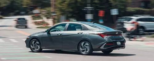 2026 Hyundai Elantra Hybrid: A Compromise in Performance