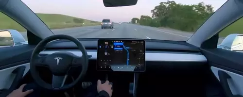 Tesla FSD Introduces Automatic Crash Avoidance in Manual Driving