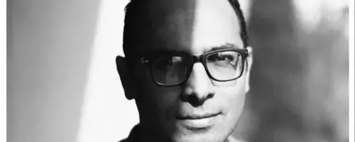 Iranian Director Ali Asgari Reflects on Hope Amidst Despair in 'A Bit of Light'