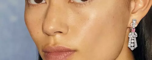 De Beers Unveils 'Vibrations' Collection at London Fashion Week, Highlighting Innovative Cabochon Cut and Ethical Sourcing