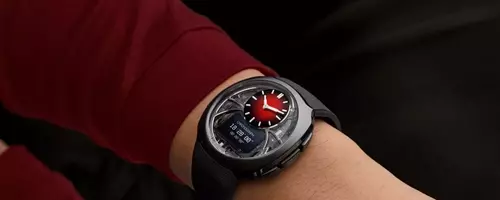 H. Moser & Cie.'s Off-Grid: A Smartwatch Alternative for the Modern Traveler